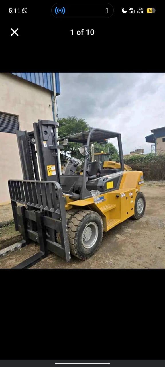 XCMG diesel forklift on site
